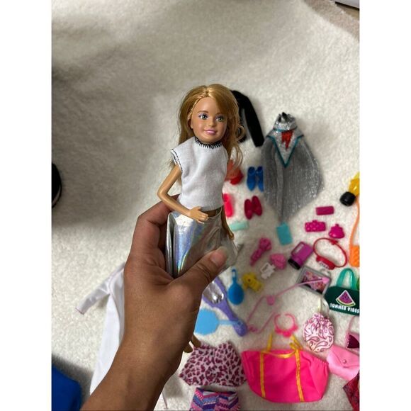 Barbie and accesorios bundle pack - Picture 3 of 3